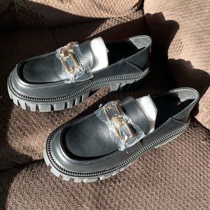 Leather loafers with chains